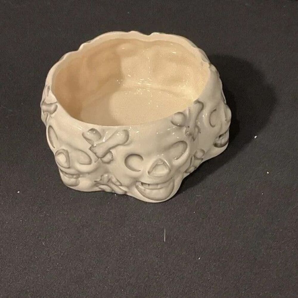Royal Norfolk Skulls and Cross bones candy bowl